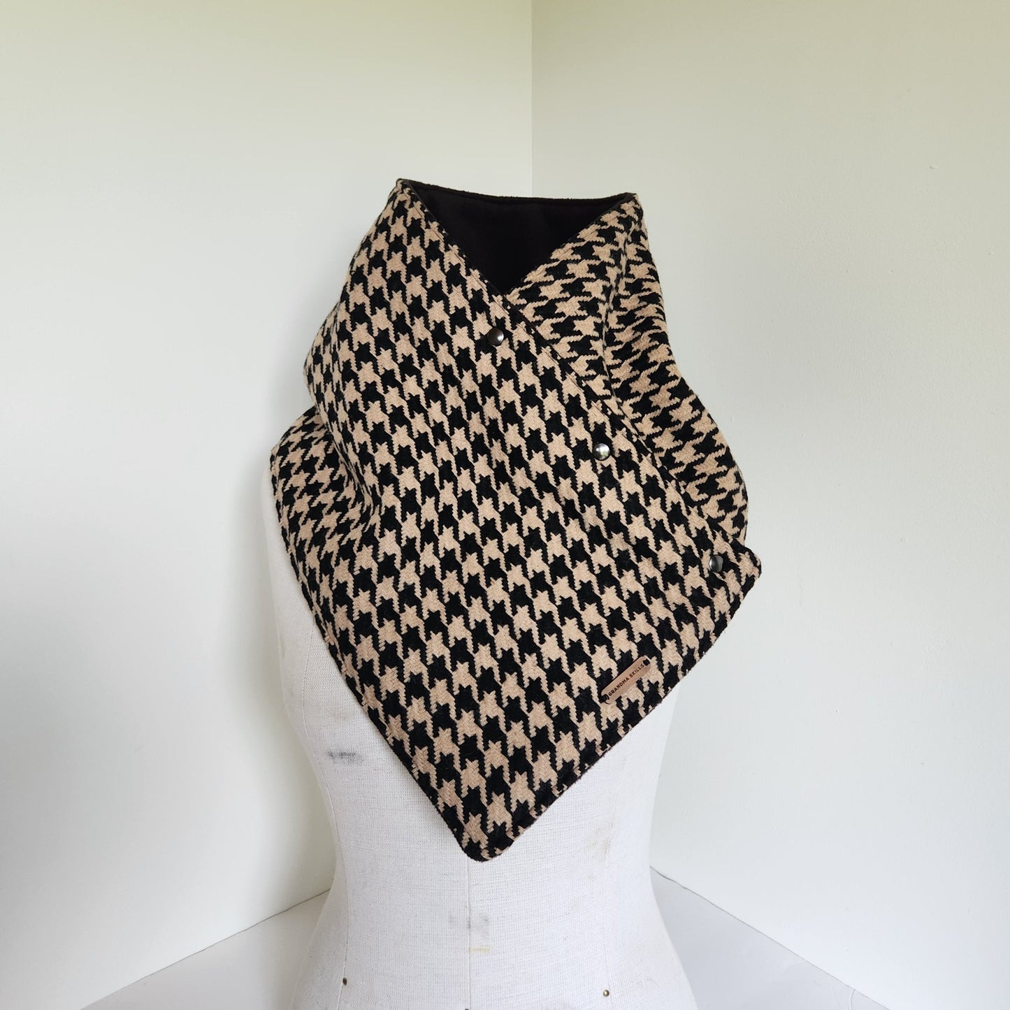 Snap Cowl-Tan & Black Starburst