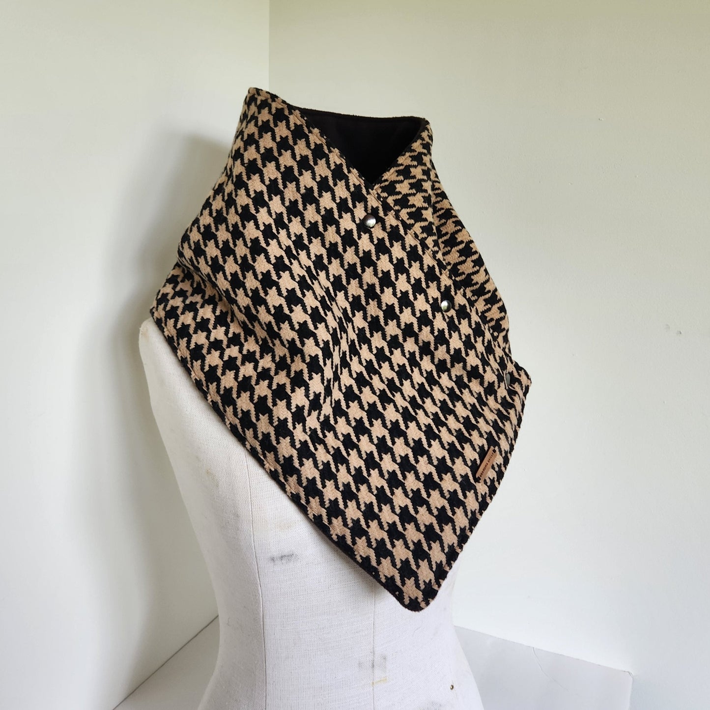 Snap Cowl-Tan & Black Starburst