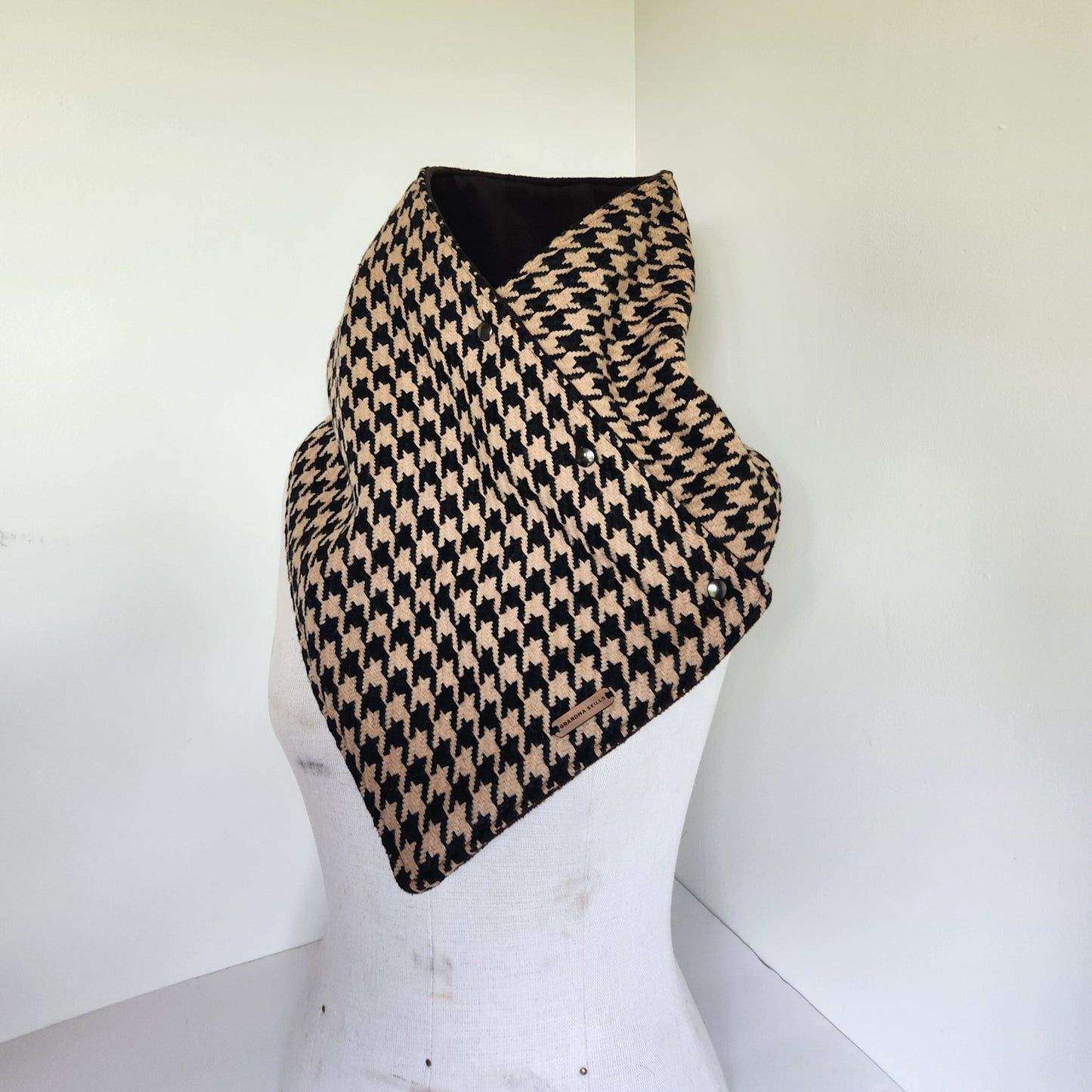 Snap Cowl-Tan & Black Starburst