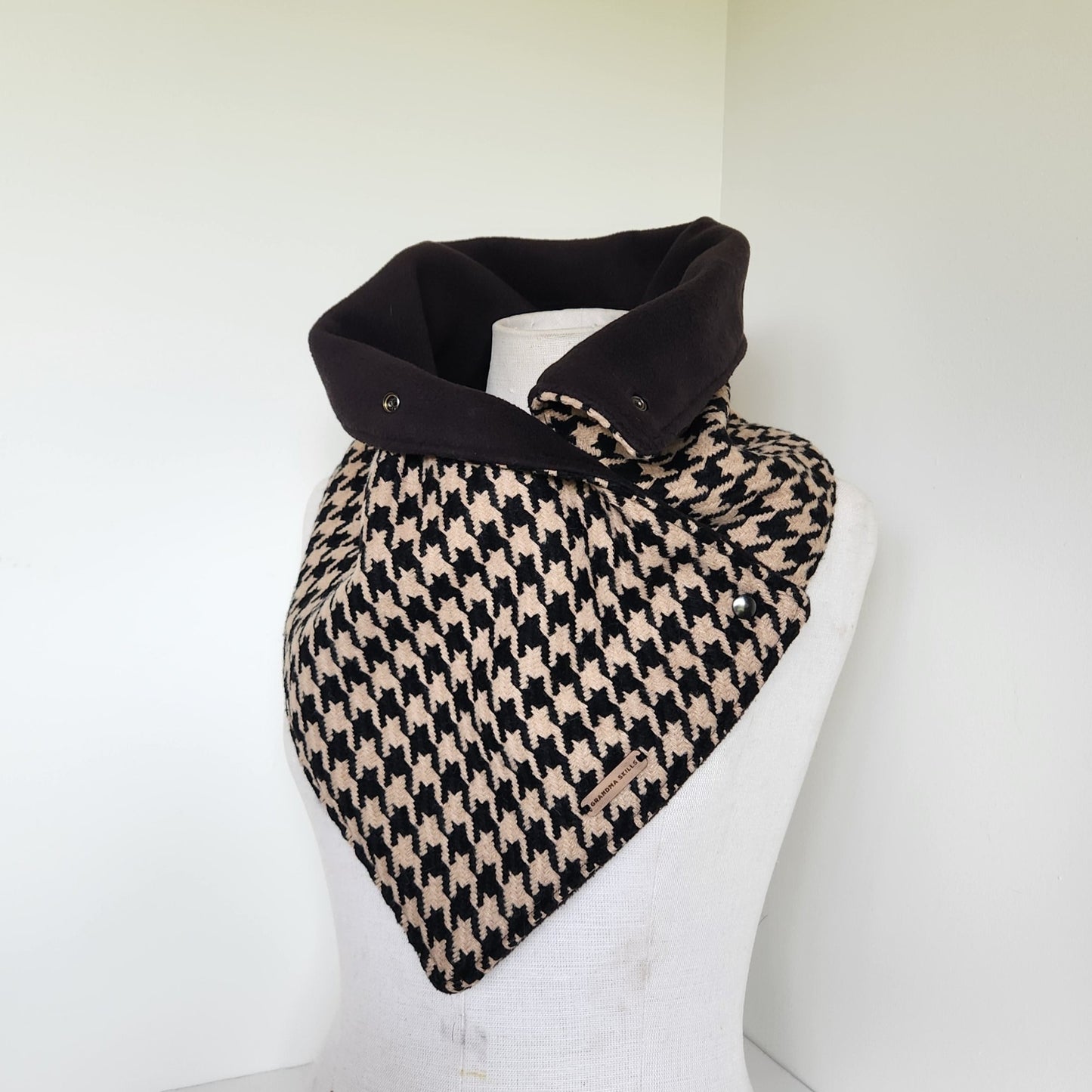 Snap Cowl-Tan & Black Starburst