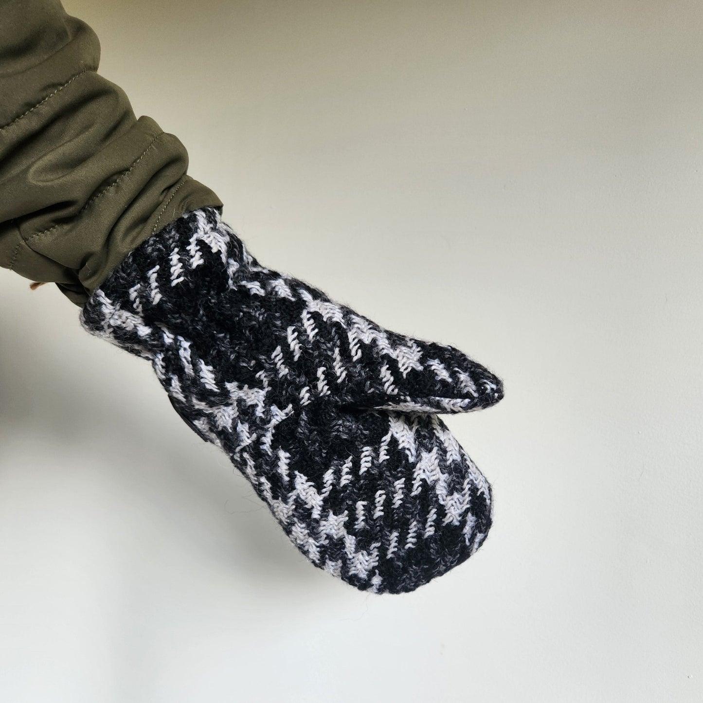 Wool Mittens Grey, White & Black Plaid-Large