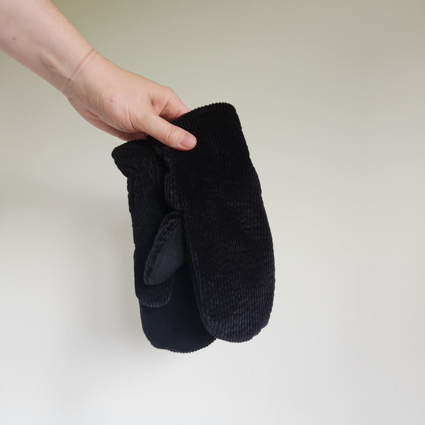 Corduroy Mittens Black