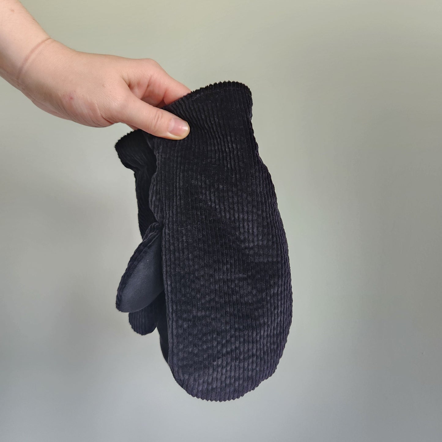Corduroy Mittens Black