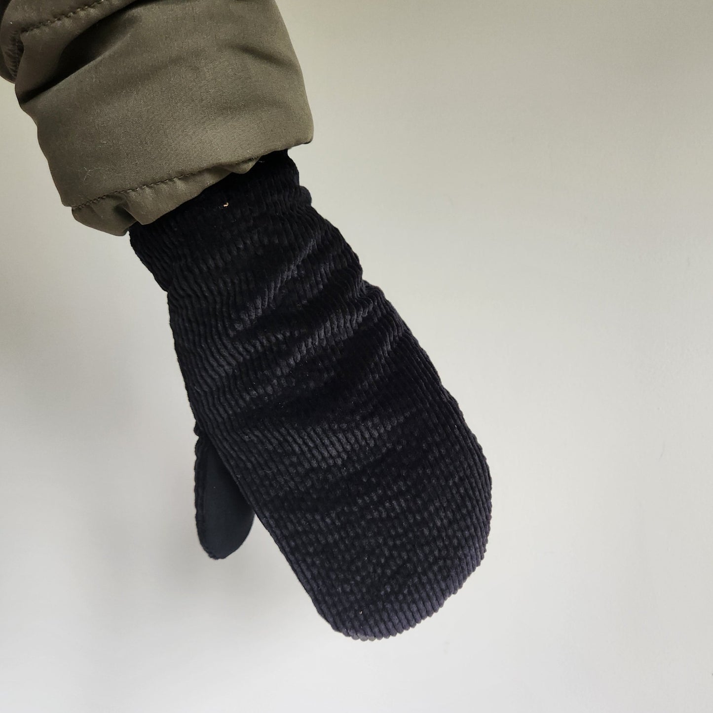 Corduroy Mittens Black