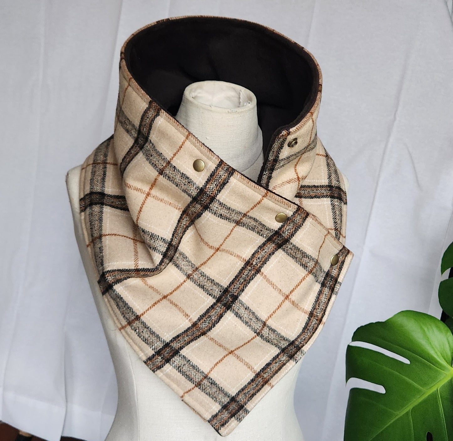 Snap Cowl-Stars Hollow Plaid
