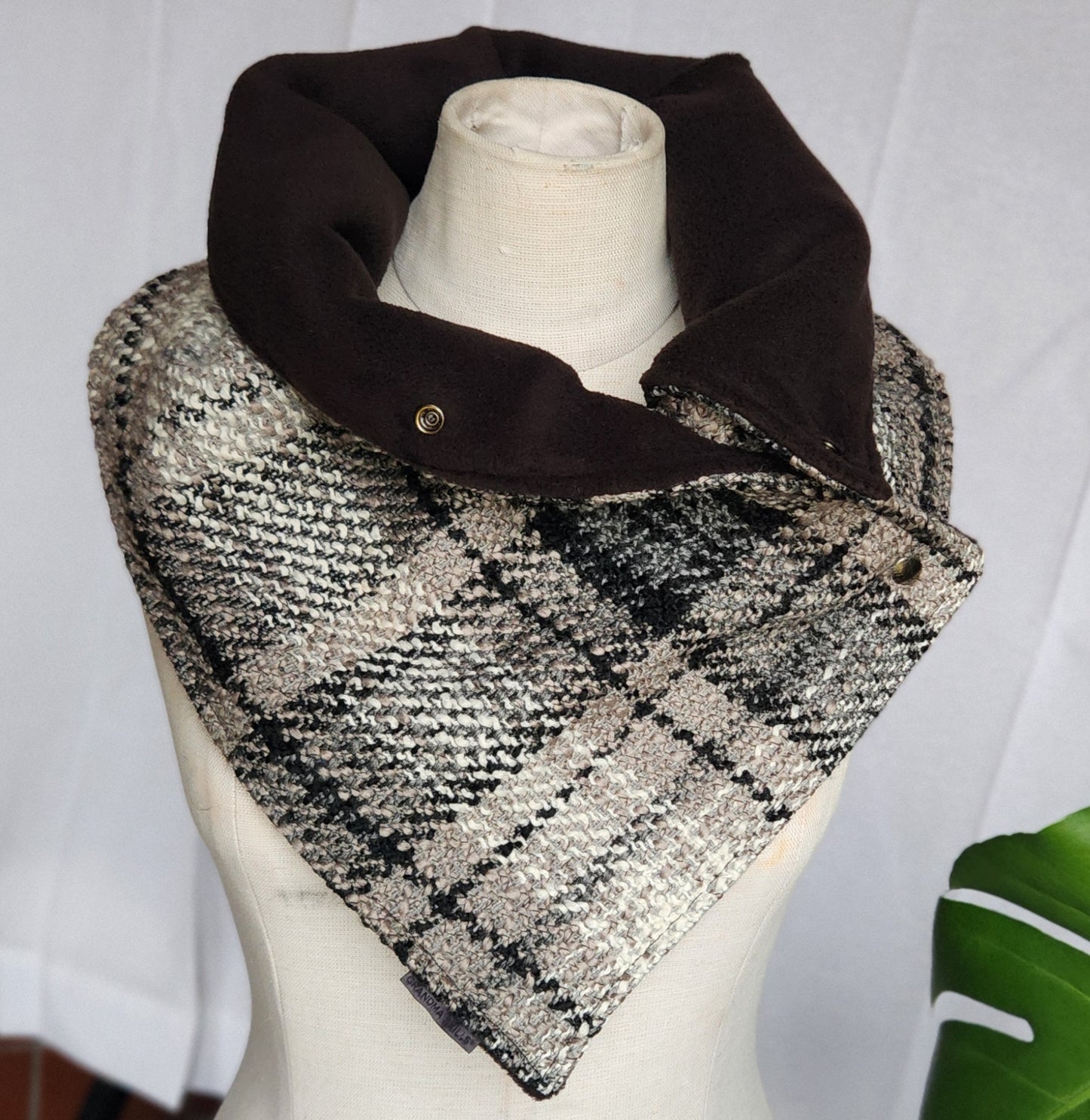Snap Cowl-Basic Gray Plaid