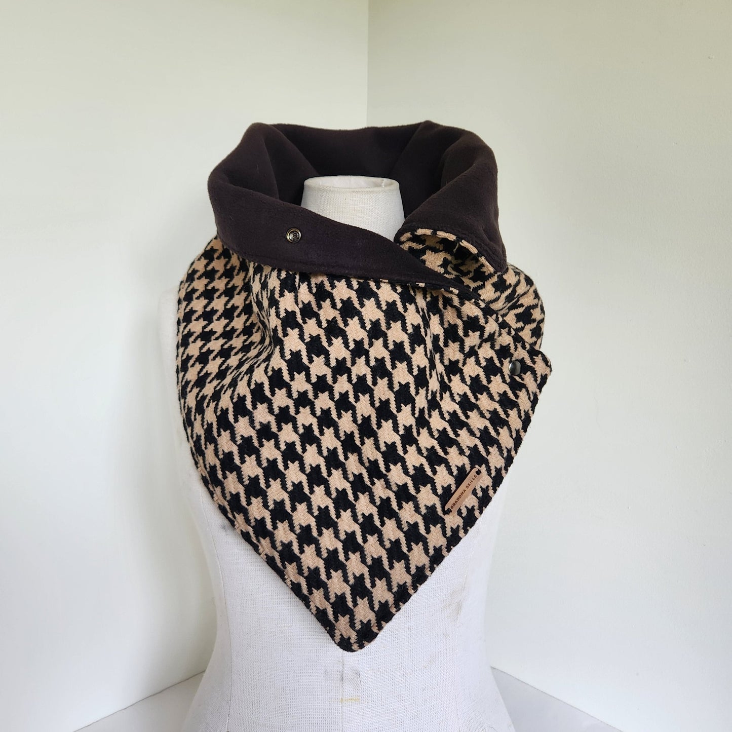 Snap Cowl-Tan & Black Starburst