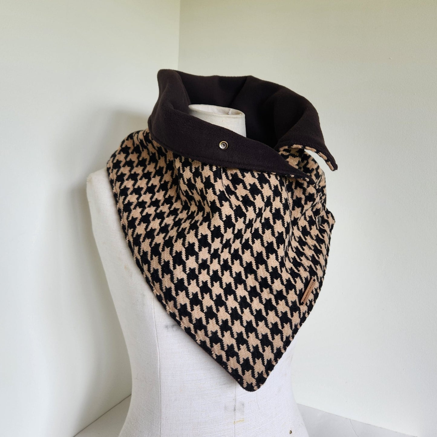 Snap Cowl-Tan & Black Starburst