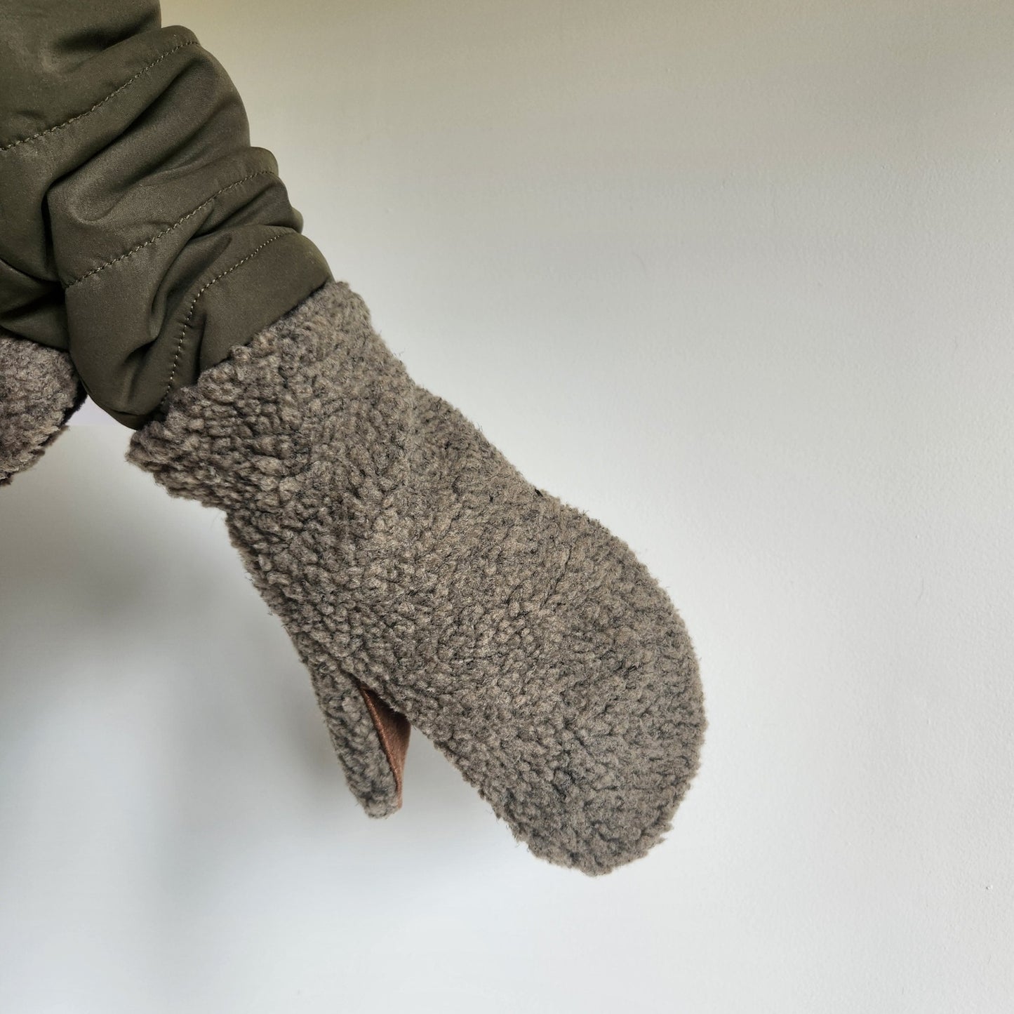 Sherpa Mittens Taupe