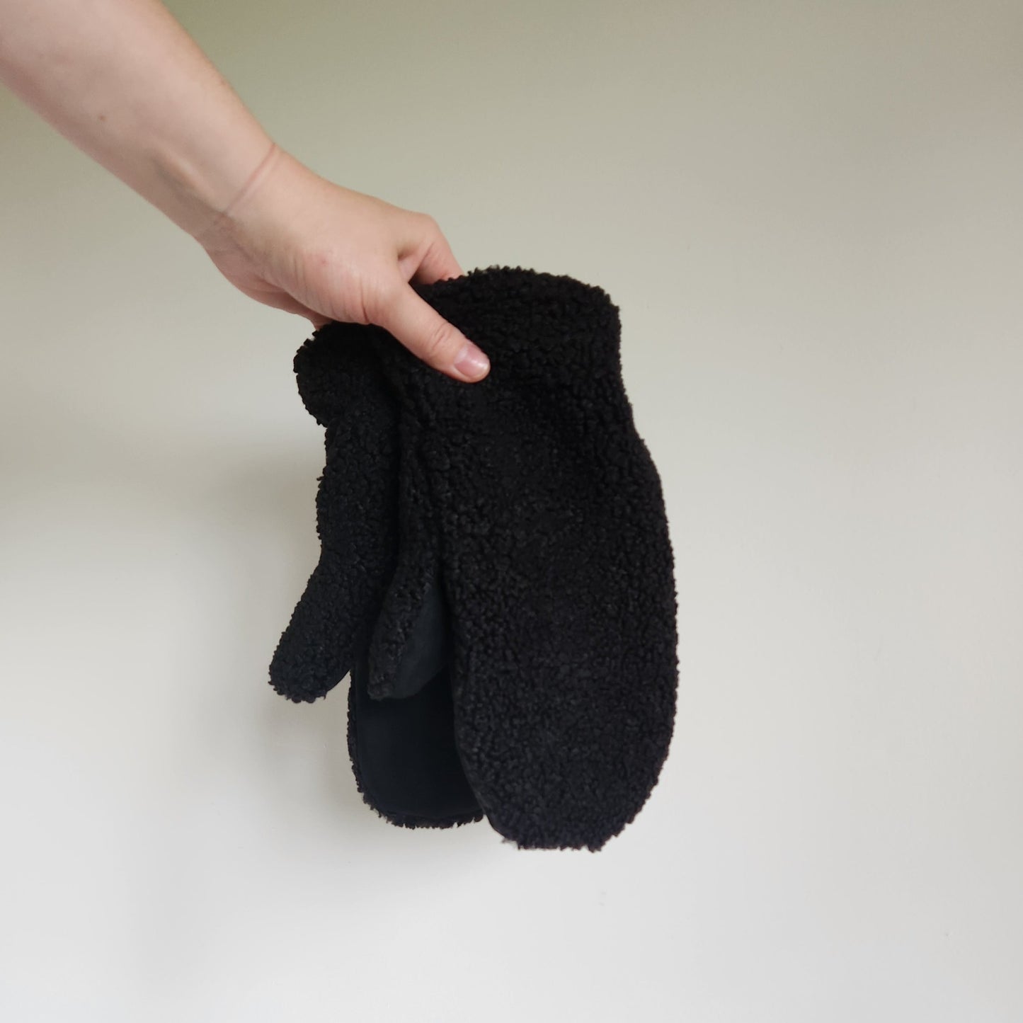 Sherpa Mittens New Black