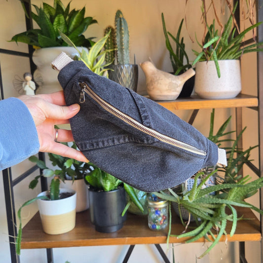 Small Fanny Pack Brass Zipper 01