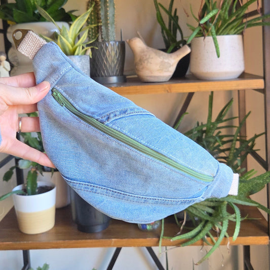 Small Fanny Pack Green Zipper 01