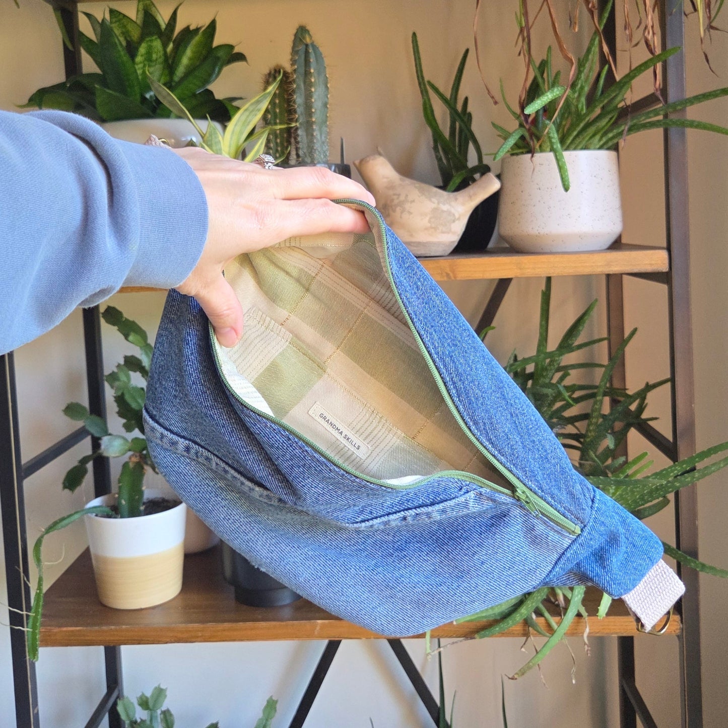 Large Fanny Pack Green Zipper 01